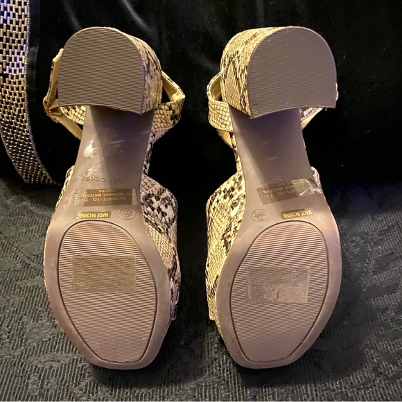 Bamboo platform snakeskin block heel sandals - Picture 8 of 8